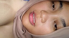 Jilbab indo montok main sama laki orang