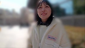 清純派アイドル級の可愛い子ちゃんをナンパしてみた！緊張もあってオドオドしてたけど