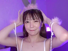 美脚美女が生チンポ希望して手マンで濡れ濡れ淫乱3Pセックス